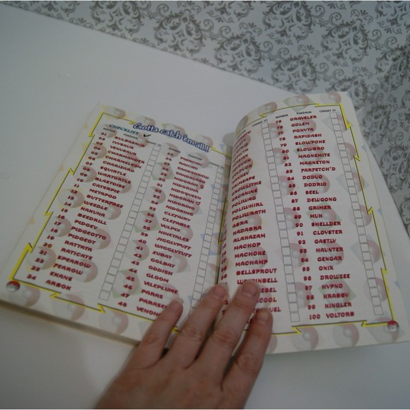 '99 The Official Pokemon Handbook Nintendo "Gotta Catch Em' All!" No Poster - Picture 6 of 10